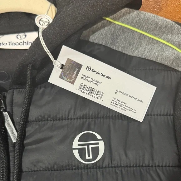 Sergio Tacchini Black and Gray Performance Set with Green Accents - Picture 2 of 12